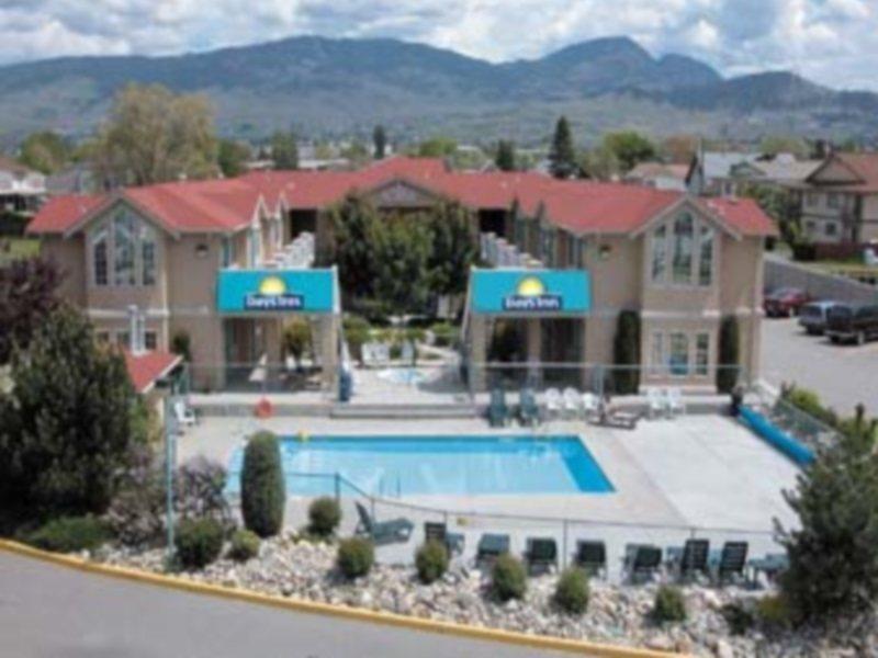 Days Inn By Wyndham Kelowna Exterior photo